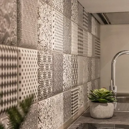 Elegante 8 Posti Vicino Stazione - Grey E Blu דירה טריאסטה