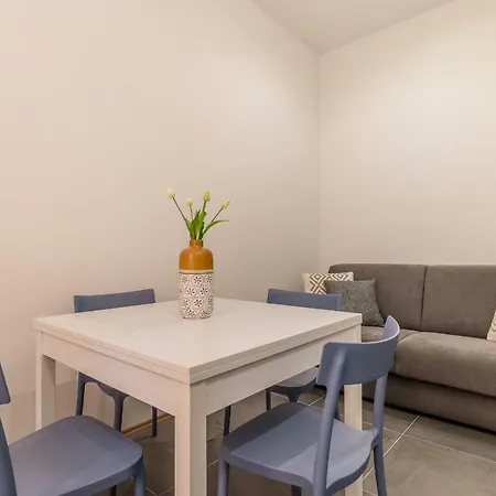 Elegante 8 Posti Vicino Stazione - Grey E Blu טריאסטה