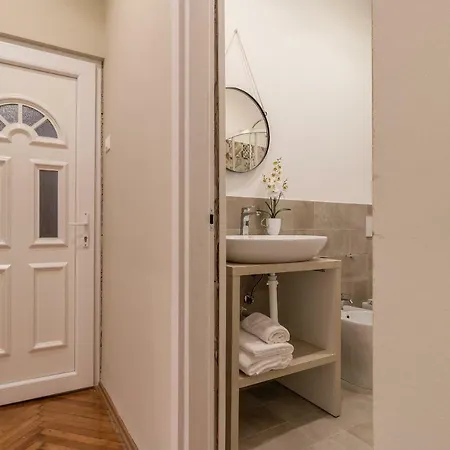 Elegante 8 Posti Vicino Stazione - Grey E Blu דירה *