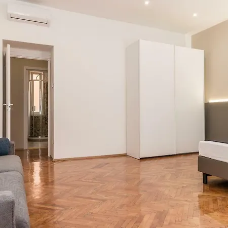 Elegante 8 Posti Vicino Stazione - Grey E Blu דירה