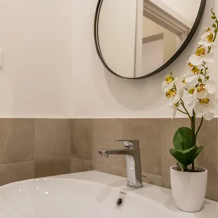 Elegante 8 Posti Vicino Stazione - Grey E Blu דירה *