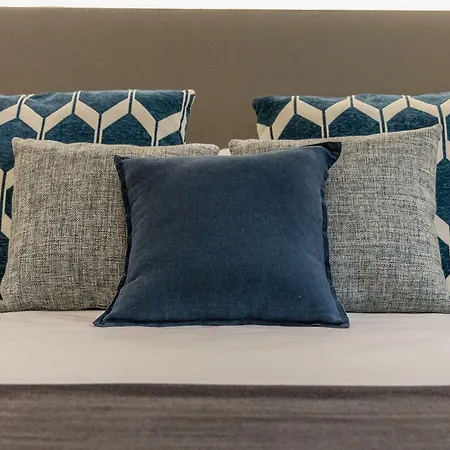 Elegante 8 Posti Vicino Stazione - Grey E Blu טריאסטה