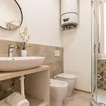 Appartement Elegante 8 Posti Vicino Stazione - Grey E Blu Triëst