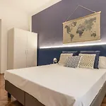 Elegante 8 Posti Vicino Stazione - Grey E Blu Triëst