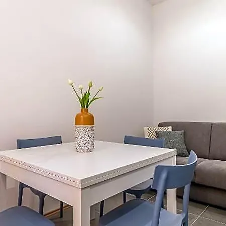 Elegante 8 Posti Vicino Stazione - Grey E Blu *