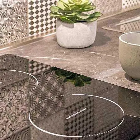 Elegante 8 Posti Vicino Stazione - Grey E Blu *