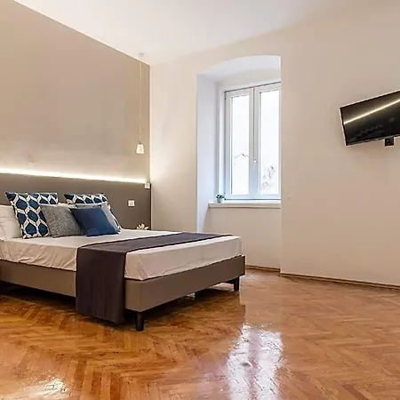 Elegante 8 Posti Vicino Stazione - Grey E Blu 아파트 *