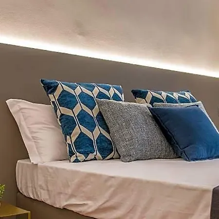 Elegante 8 Posti Vicino Stazione - Grey E Blu *