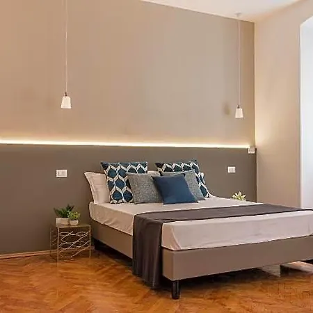 Elegante 8 Posti Vicino Stazione - Grey E Blu *