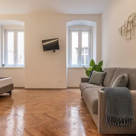 Elegante 8 Posti Vicino Stazione - Grey E Blu Apartment *