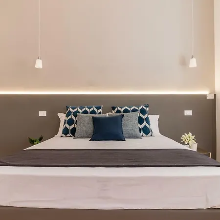 Elegante 8 Posti Vicino Stazione - Grey E Blu Appartement Trieste