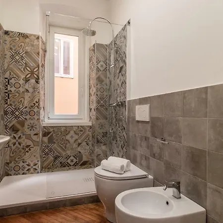 Elegante 8 Posti Vicino Stazione - Grey E Blu