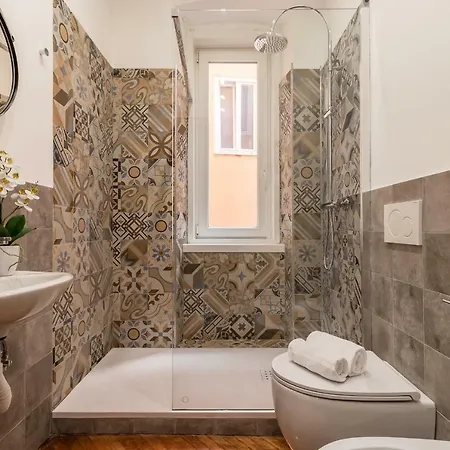 Elegante 8 Posti Vicino Stazione - Grey E Blu * Trieste